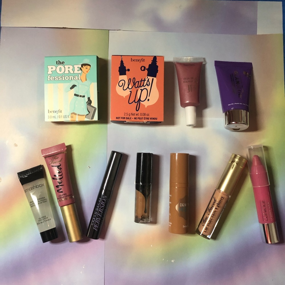 FREE Gift w Purchase.